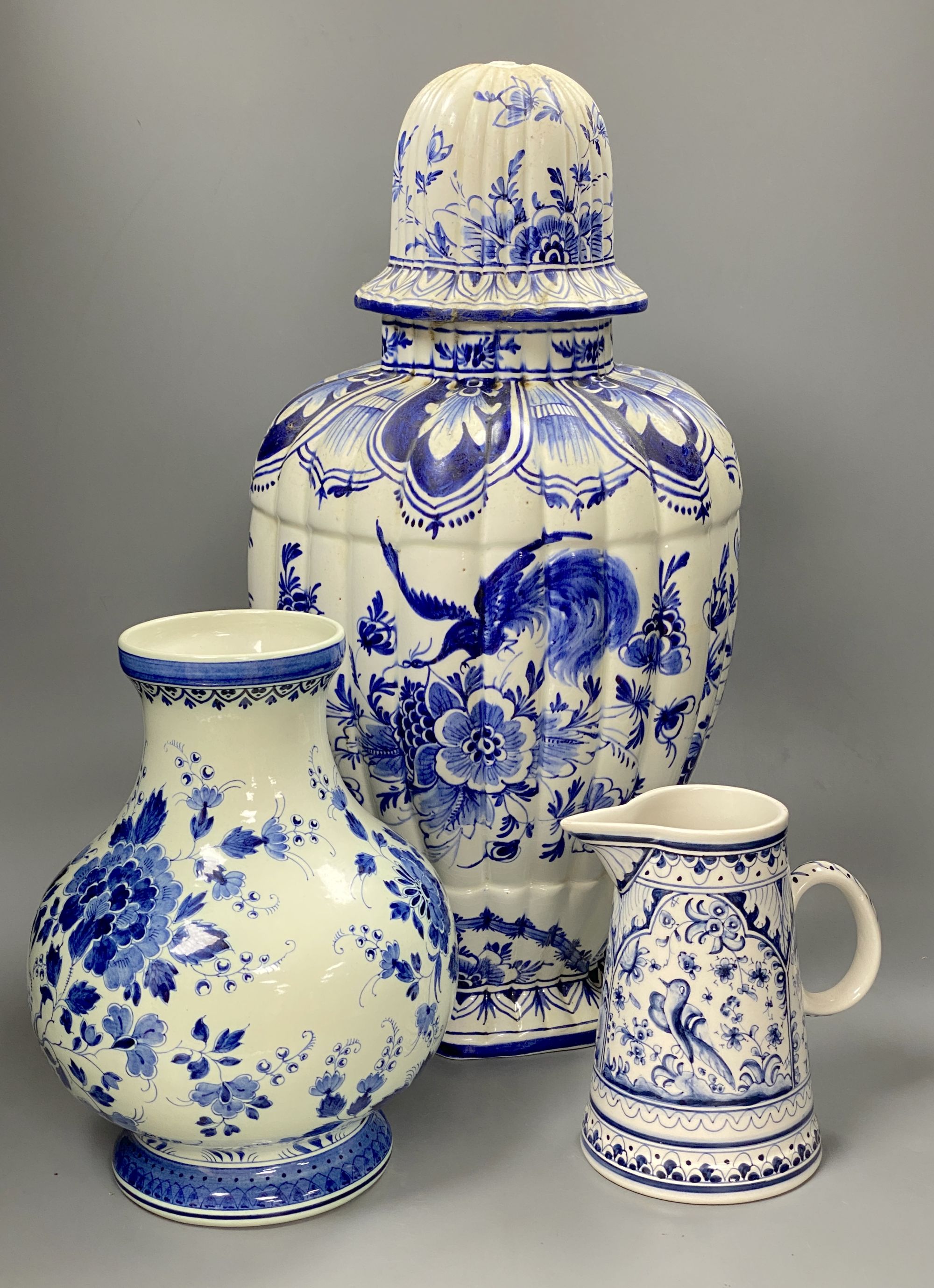 Three pieces of blue and white porcelain, one a.f.